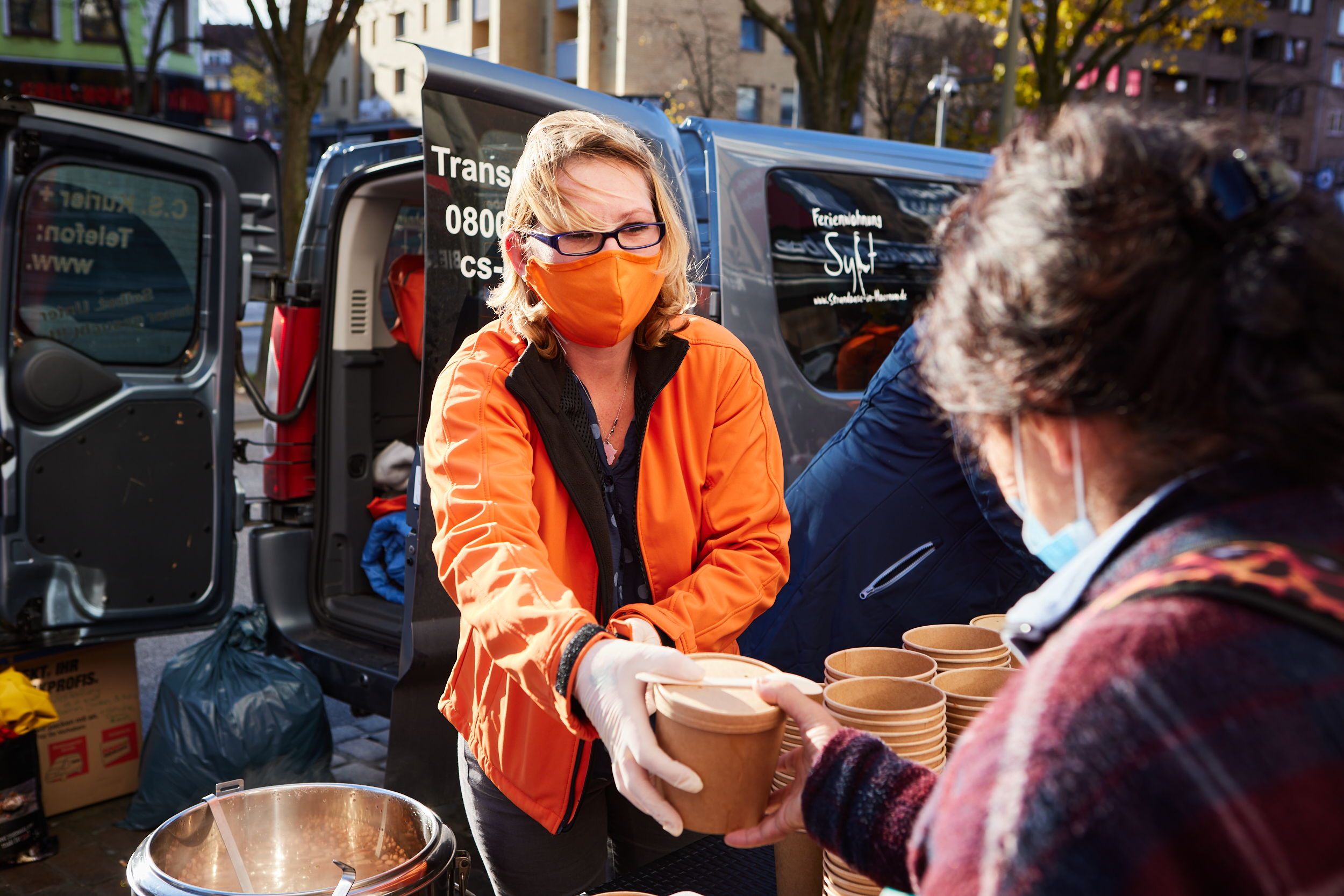 Medienkapitän Wir sind Elmshorn Helft Martina Helfen Martina Kramer Elmshorner Suppenhühner